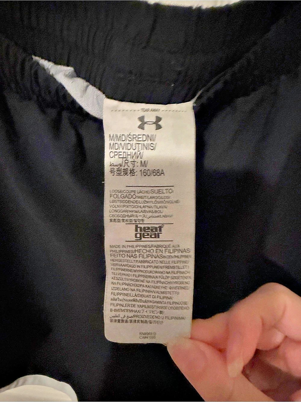 Under Armour Black Shorts Size Medium with Pockets - Picture 3 of 7